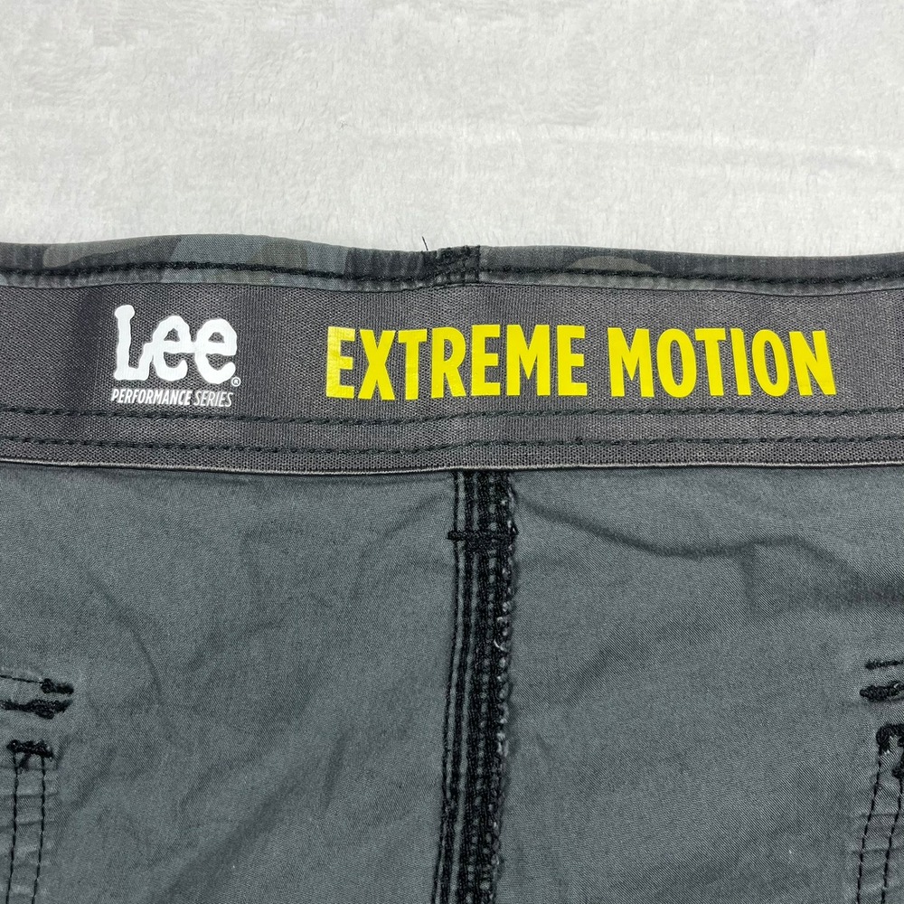 Lee Cargo Shorts Mens 50 Gray Camo Extreme Motion Stretch Performance Utility - Picture 2 of 12